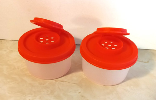 Transparent seasoning shakers - seasoning,